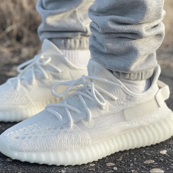 ❌SOLD❌ Yeezy 350 V2 - Picture 1 of 4
